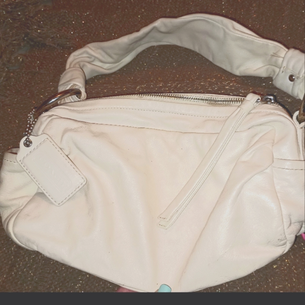 White leather Vintage Coach bag (perfect interior but well loved) style #13442